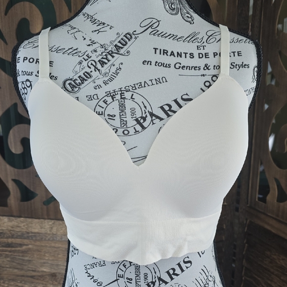 Classic White Women's Padded Bra - Picture 1 of 4